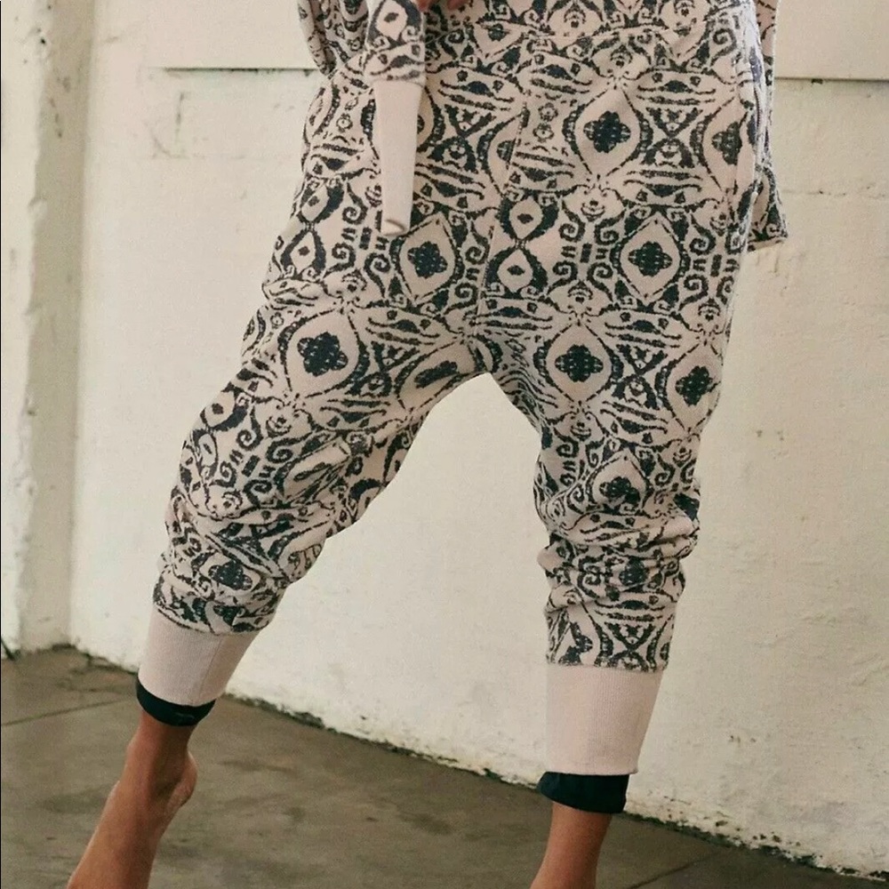 EUC!! Free People june bug jogger- worn only to try on!